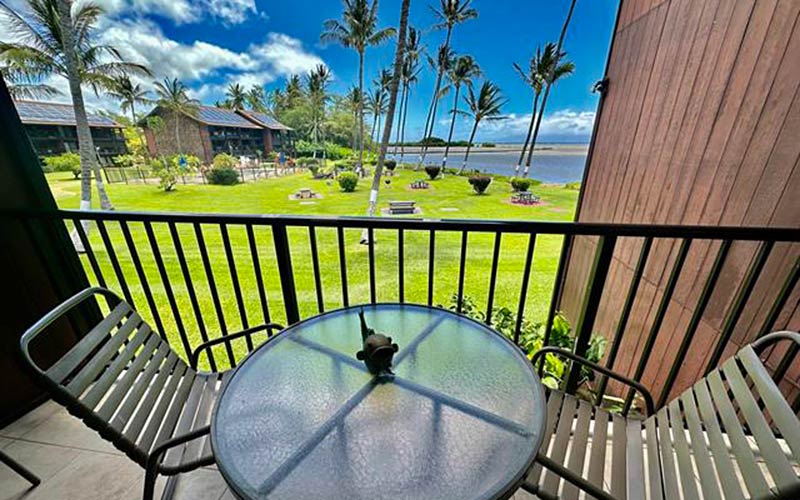 Oceanfront condominium grounds on Molokaʻi with palms beside the shoreline